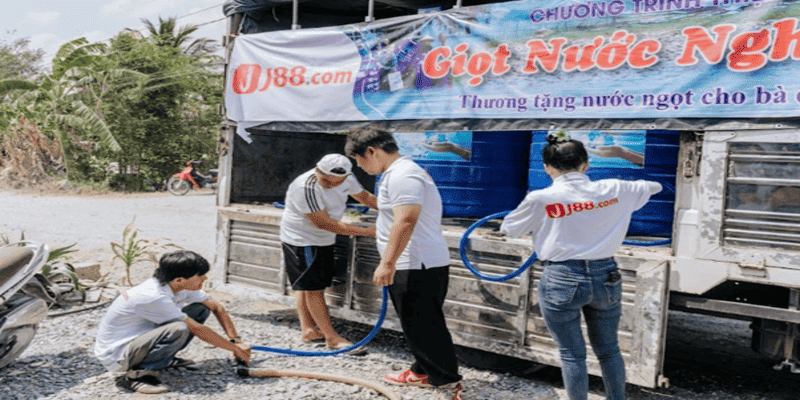 từ thiện j88